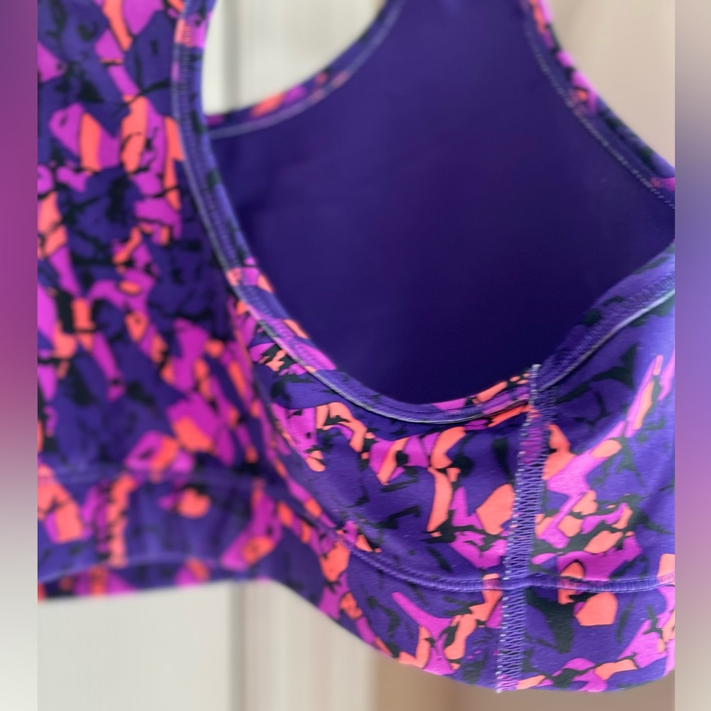 Nike, DriFit Sports Bra, Size Large (L) - Picture 4 of 7
